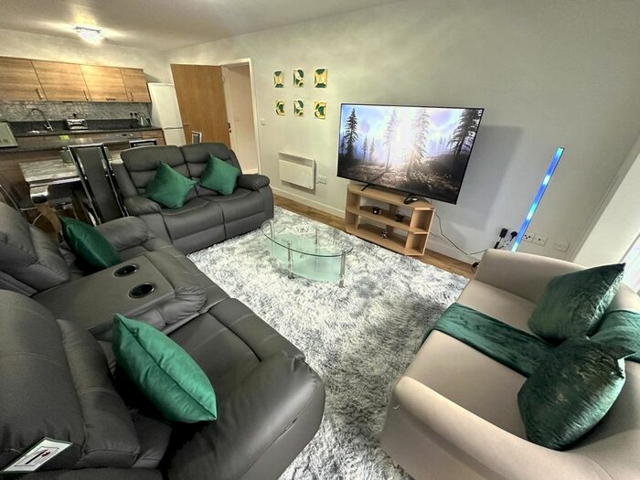 2 Bedroom Flat To Rent In Burlington House, Park Lodge Avenue, West Drayton, Greater London, UB7