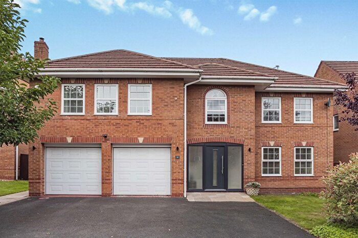 5 Bedroom Detached House For Sale In Hunts Field Close, Lymm, WA13