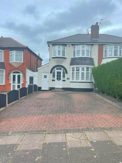 3 Bedroom Semi-Detached House To Rent In Ridgacre Road, Birmingham, B32