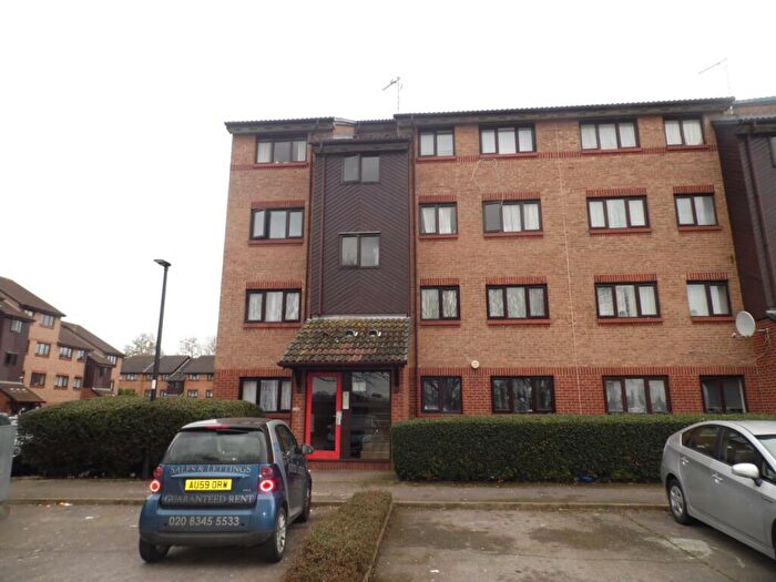 2 Bedroom Flat To Rent In Grilse Close, London, N9