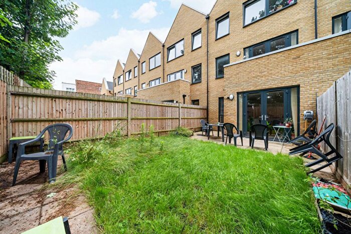 4 Bedroom Terraced House For Sale In Bathurst Square, London, N15