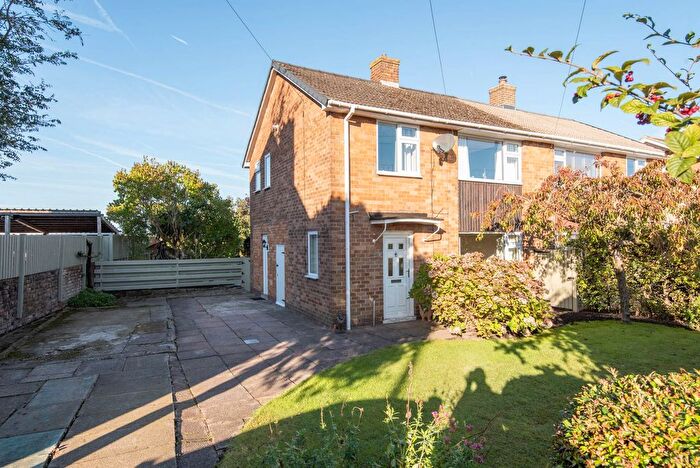 3 Bedroom Semi-detached House For Sale In Manor Road, Brimington, S43