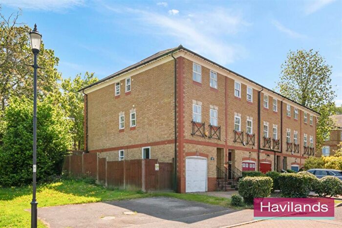 5 Bedroom Town House For Sale In Macleod Road, London, N21