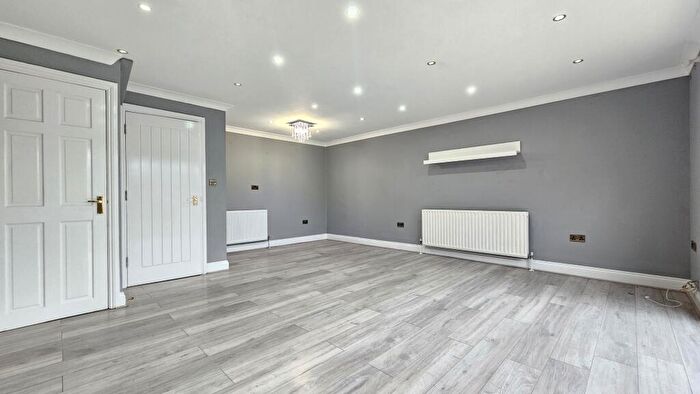 4 Bedroom Terraced House To Rent In Bevis Close, Dartford, DA2