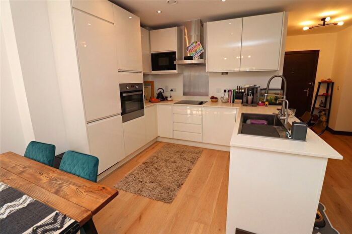 1 Bedroom Flat For Sale In Fairfax Drive, Westcliff On Sea, Essex, SS0