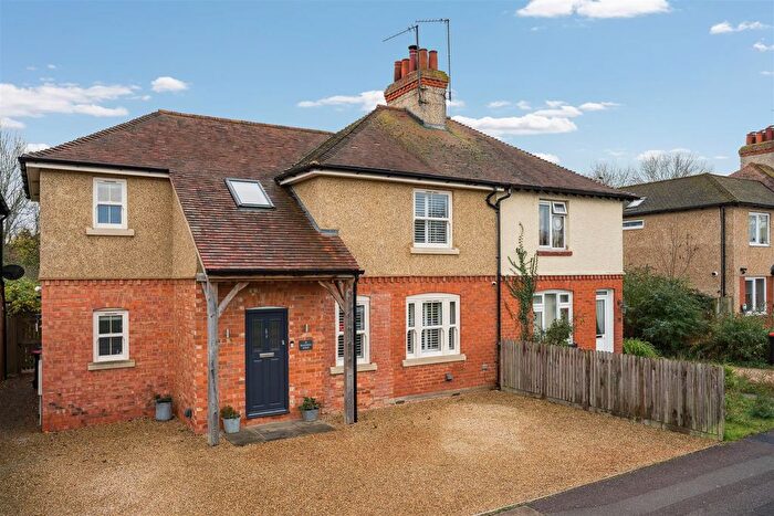 4 Bedroom Semi Detached House For Sale In Bradwell Road, Loughton, Milton Keynes, MK5