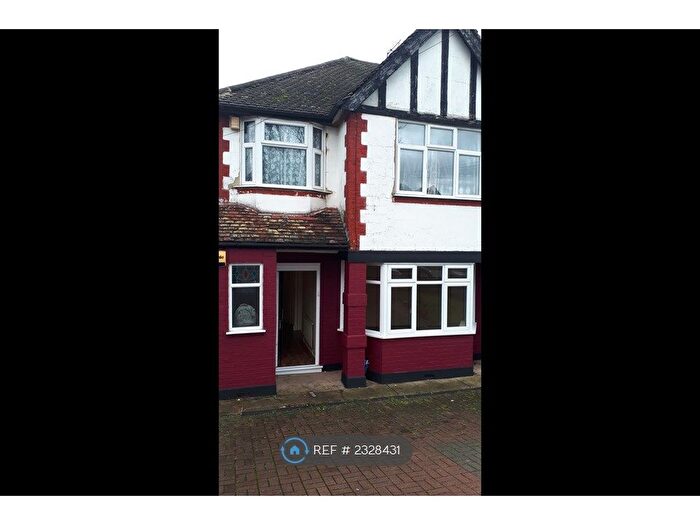 2 Bedroom Maisonette To Rent In Tanfield Avenue, London, NW2