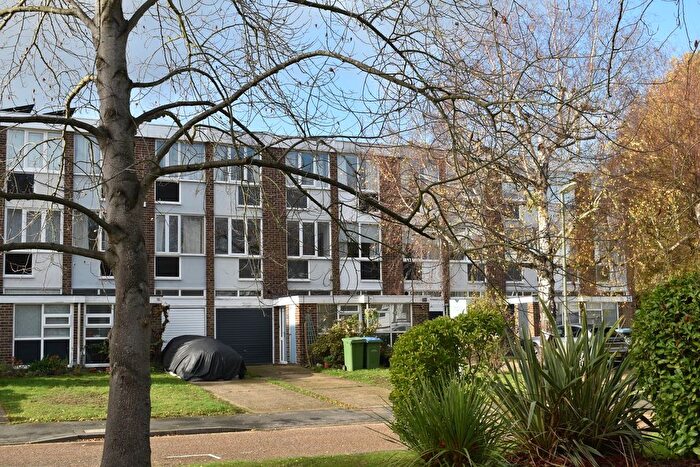 4 Bedroom Town House To Rent In Silver Tree Close, Walton-On-Thames, KT12