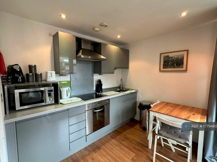 1 Bedroom Flat To Rent In Basilica, Leeds, LS1