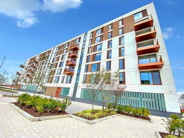 2 Bedroom Flat To Rent In Gillingham Gate Road, Chatham, Kent, ME4