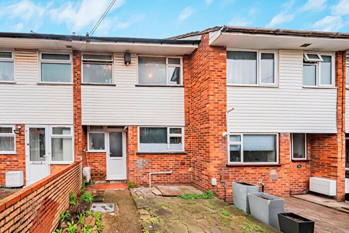 3 Bedroom Terraced House For Sale In Linkfield Road, Isleworth, TW7