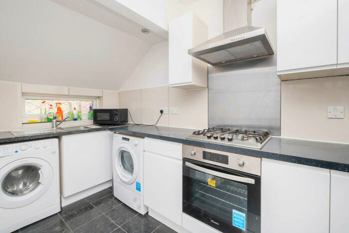 3 Bedroom Semi-Detached House To Rent In Park Lane, Carshalton, SM5