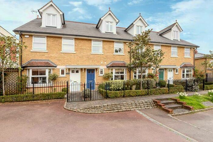 3 Bedroom Mews To Rent In The Mews, Upper Village Road, SL5