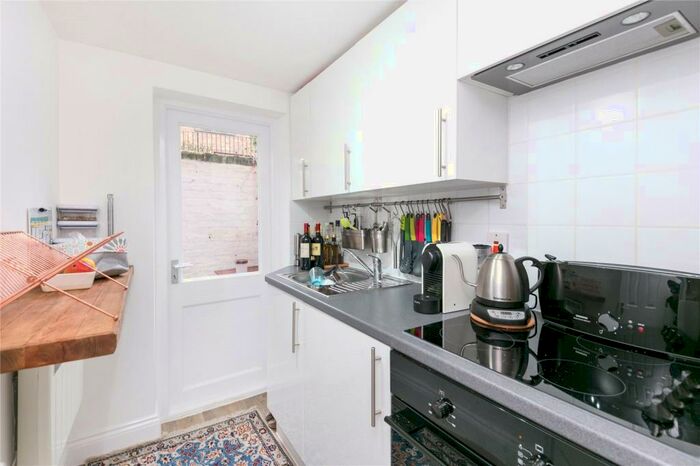 1 Bedroom Flat To Rent In Copenhagen Street, Kings Cross, Islington, London, N1