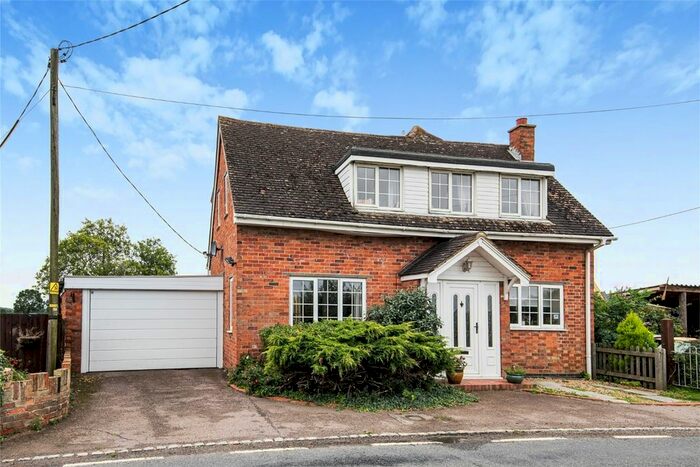 4 Bedroom Detached House For Sale In Mill Road, Thurleigh, Bedford MK44