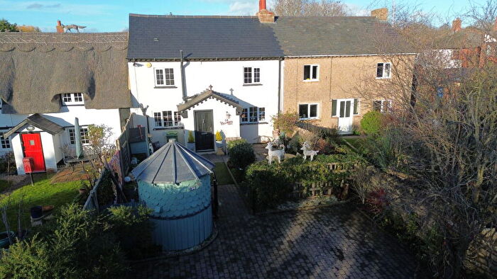 3 Bedroom Cottage For Sale In Vicarage Road, Bradwell, Milton Keynes, MK13