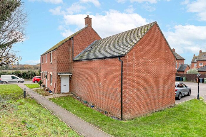 3 Bedroom Semi Detached House For Sale In Stockbridge Close, Clifton, SG17