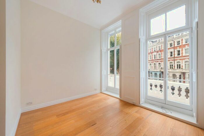 2 Bedroom Flat To Rent In Emperors Gate, London, SW7