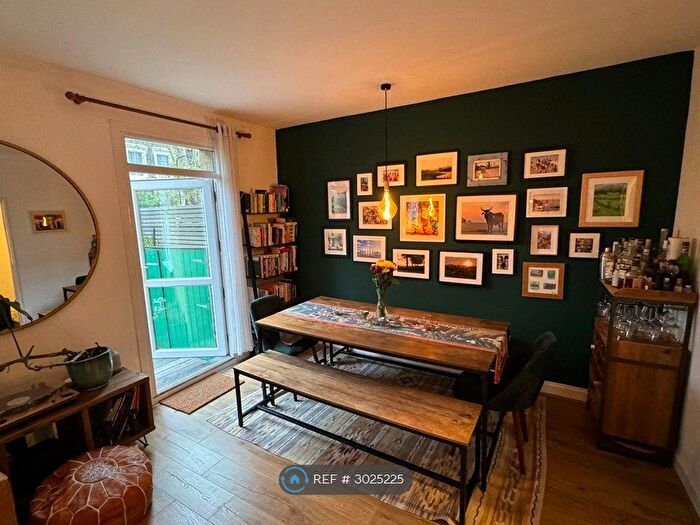 2 Bedroom Flat To Rent In Lauriston House, London, E9