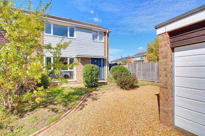 3 Bedroom Semi-Detached House For Sale In Greenfields, St. Ives, PE27