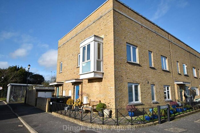 2 Bedroom Flat For Sale In Thomas Grant Avenue, Gosport, PO12