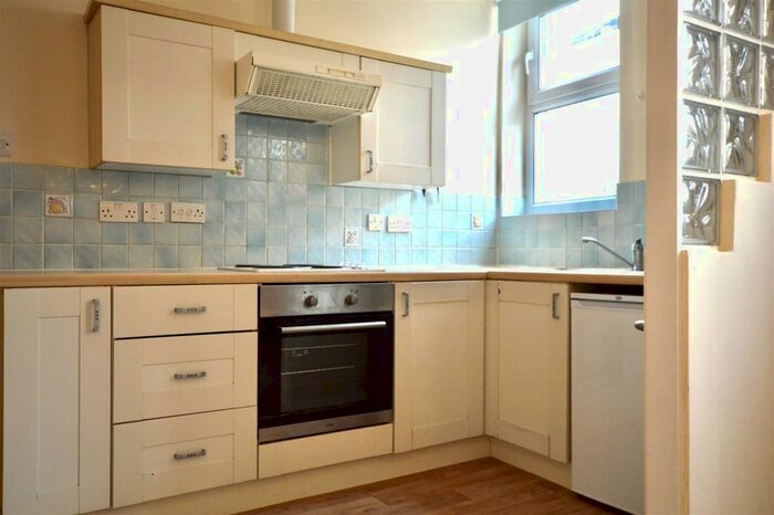1 Bedroom Flat To Rent In Victoria Road, Swindon, SN1