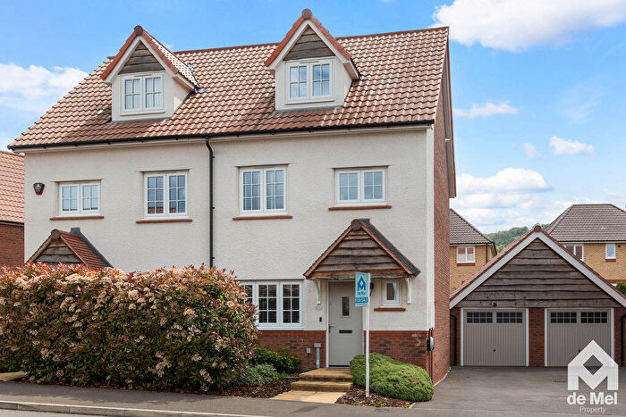 4 Bedroom Semi Detached House For Sale In Meadowsweet Road, Leckhampton, Cheltenham, Gloucestershire, GL53