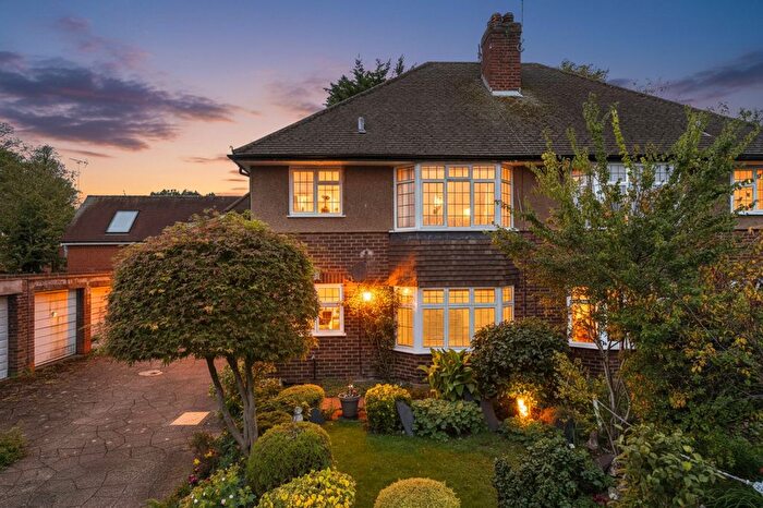 1 Bedroom Flat For Sale In Kent Gardens, Ruislip, HA4