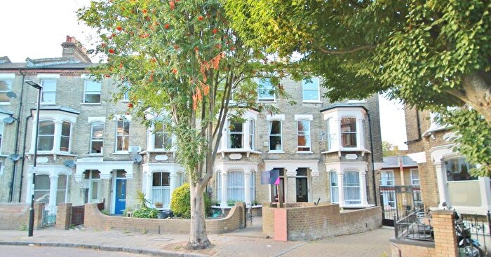 3 Bedroom Flat To Rent In Tabley Road, London, N7