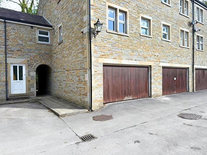 3 Bedroom Maisonette For Sale In Weavers Walk, Silsden, BD20