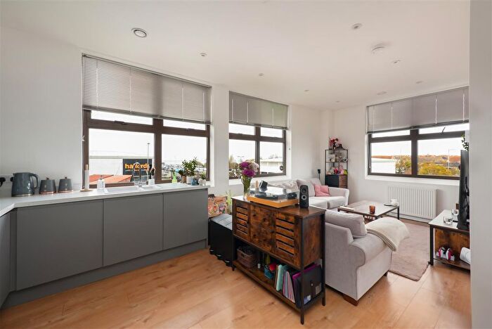 1 Bedroom Flat For Sale In Wraik Hill, Whitstable, CT5