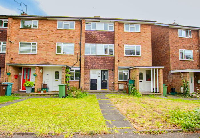 2 Bedroom Ground Maisonette To Rent In Bond Gardens, Wallington, SM6