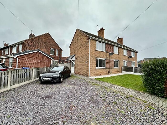 3 Bedroom Semi-Detached House For Sale In Locksley Avenue, Edenthorpe, Doncaster, DN3