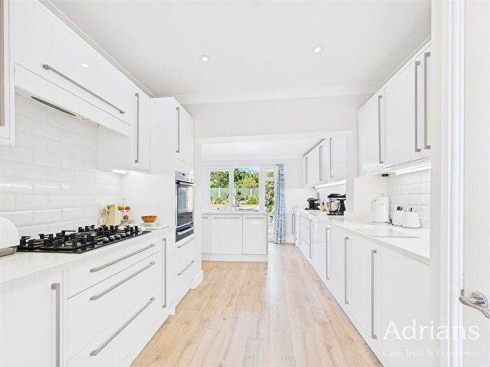 4 Bedroom Semi-detached House For Sale In Broomfield Road, CM1