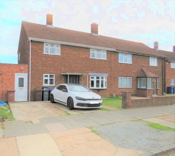 Houses for sale & to rent in RM16 2UD, Lodge Lane, Stifford Clays Grays