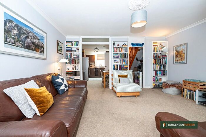 2 Bedroom Flat To Rent In White City Close, White City, London, W12