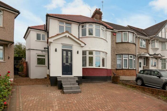3 Bedroom Flat To Rent In Hillside Crescent, Harrow, HA2