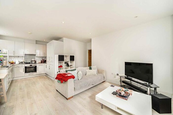 1 Bedroom Flat To Rent In High Road, London, N20