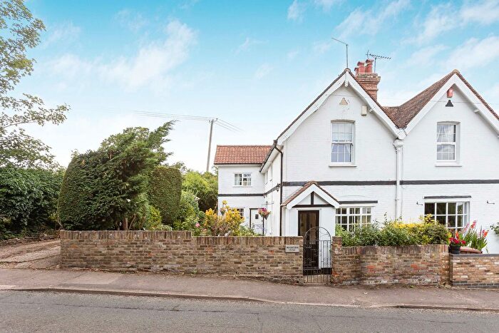 3 Bedroom Semi-detached House For Sale In Essendon Hill, Essendon, Hatfield, AL9