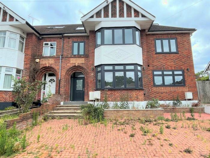 2 Bedroom House To Rent In Oakdene Park, Finchley, N3