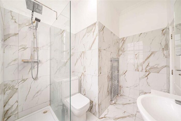 3 Bedroom Flat To Rent In Sussex Gardens, London, W2