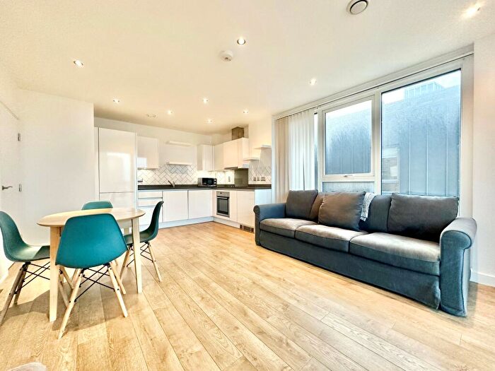 2 Bedroom Apartment To Rent In Hargreaves Court, Bow, E3