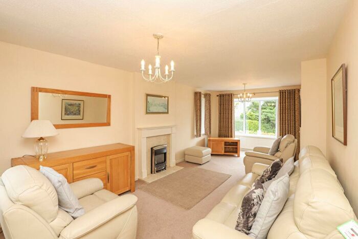 4 Bedroom Detached House For Sale In Hayes Drive, Halfway, S20