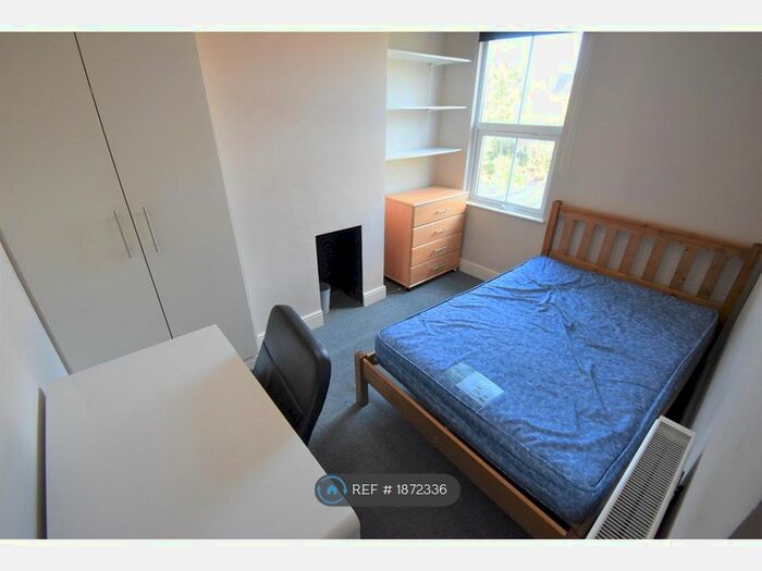 6 Bedroom Semi-Detached House To Rent In Blenheim Road, Reading, RG1