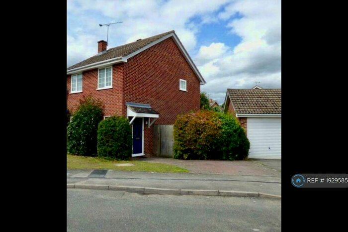 3 Bedroom Detached House To Rent In Ravensbourne Drive, Woodley, Reading, RG5