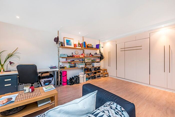 Studio To Rent In Sinclair Road, West Kensington, W14