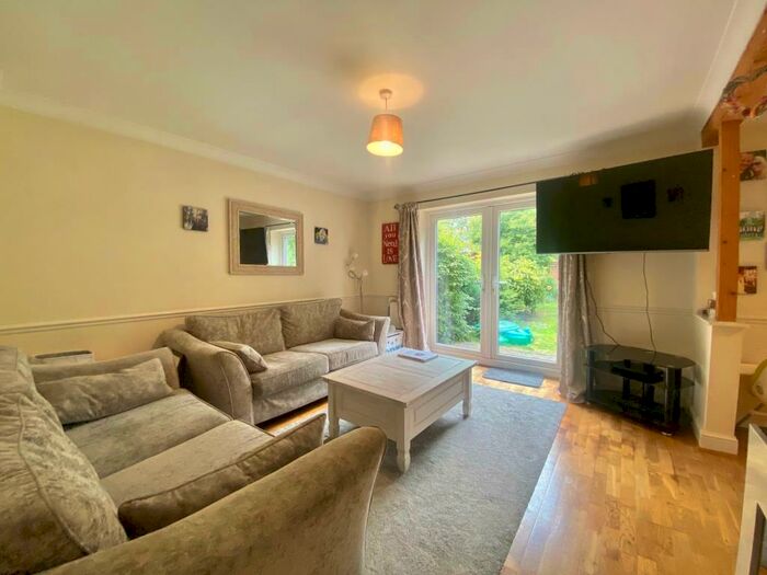 3 Bedroom Semi-Detached House To Rent In Benson, Wallingford, OX10