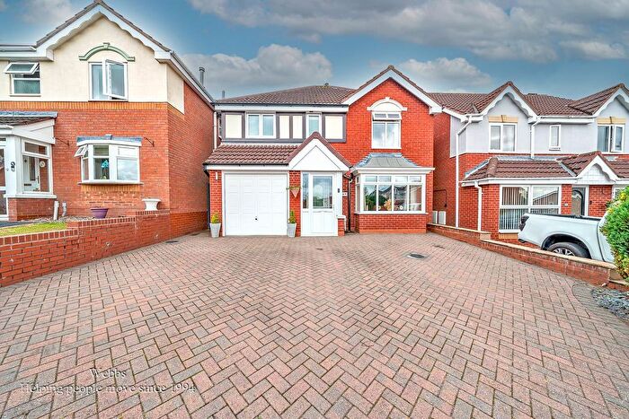 4 Bedroom Detached House For Sale In Quantock Close, Brownhills, Walsall, WS8
