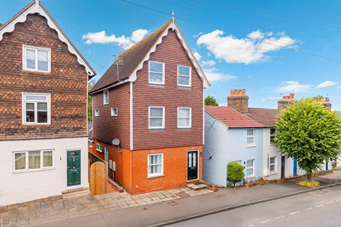 2 Bedroom Flat To Rent In Priory Street, Tonbridge, TN9