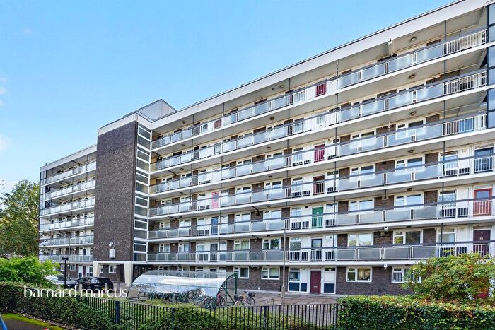 2 Bedroom Flat For Sale In Watford Close, London, SW11